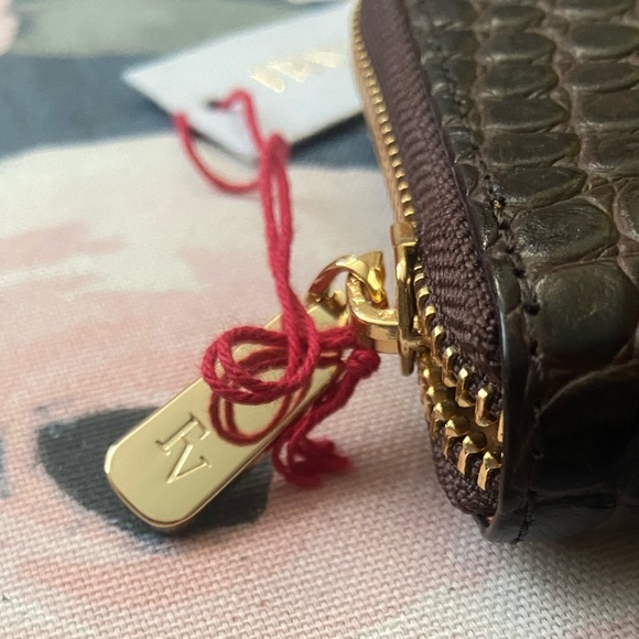 Frances Valentine Croc Embossed Washington Zip Around Continental Wallet - Picture 5 of 13